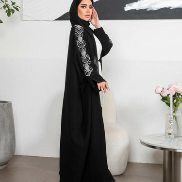 عبايه فري سايز مع شك على الاكتاف مبطنه