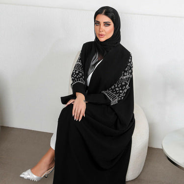 عبايه فري سايز مع شك مع شك على الاكمام مبطنه