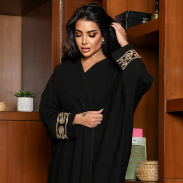 عبايه فري سايز كريب مع شك ذهبي وابيض