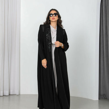 عبايه كريب اسود مع شك اسود