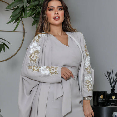 عبايه كريب رمادي مع شك ورود مبطنه