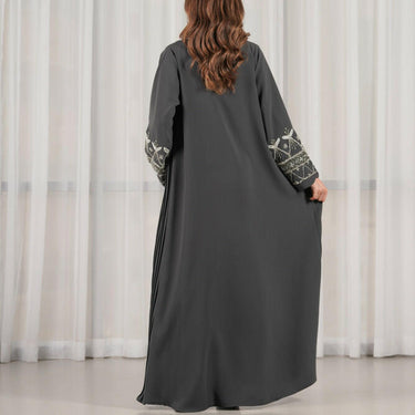 عبايه بليزر كريب مع كسرات وشك سلفر